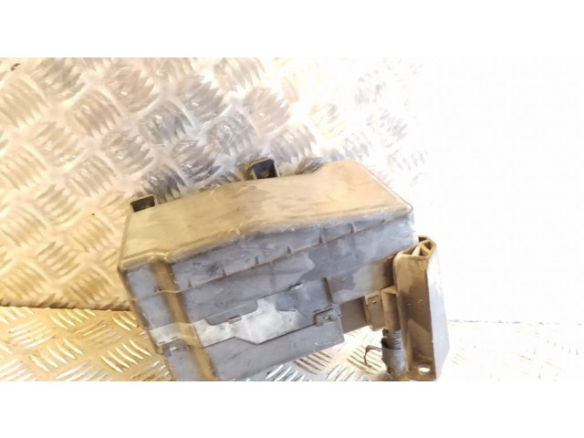 Блок предохранителей MR583210, G8C208MF Mitsubishi Pajero