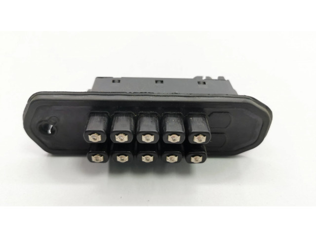 Контактное соединение дверей