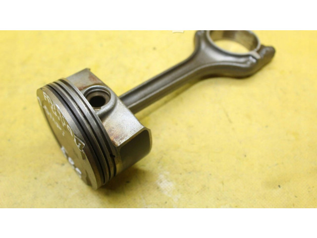 Поршень с шатуном Skoda Fabia Mk3 (NJ)