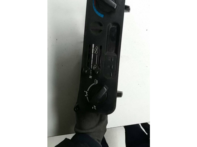 Блок управления климат-контролем    Mitsubishi L200