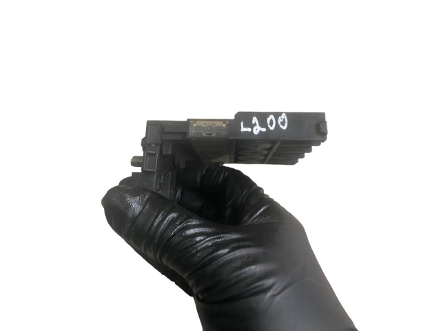 Блок предохранителей Mitsubishi L200