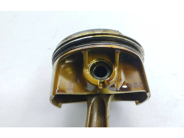  Поршень с шатуном    Maserati Quattroporte  