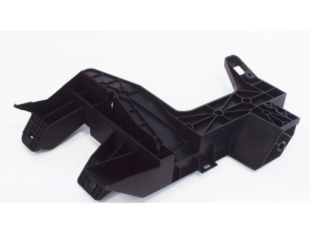 Передний держатель бампера