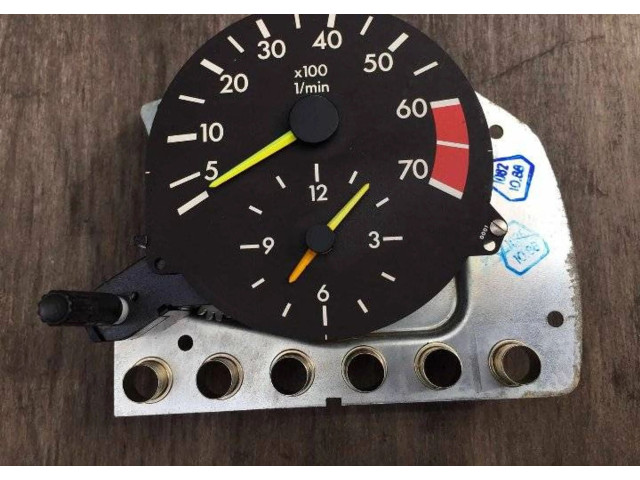 Přístrojová deska Mercedes-Benz E W124 1991