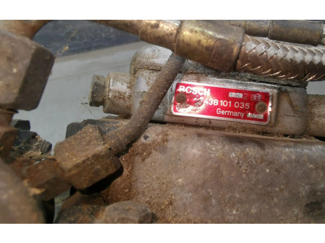 Топливная рампа 0438121070, 026133353D Audi 80 90 B3