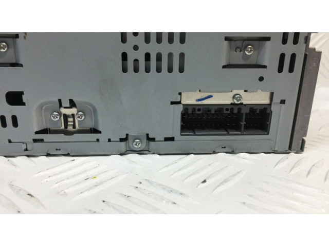 Радио/ проигрыватель CD/DVD / навигация