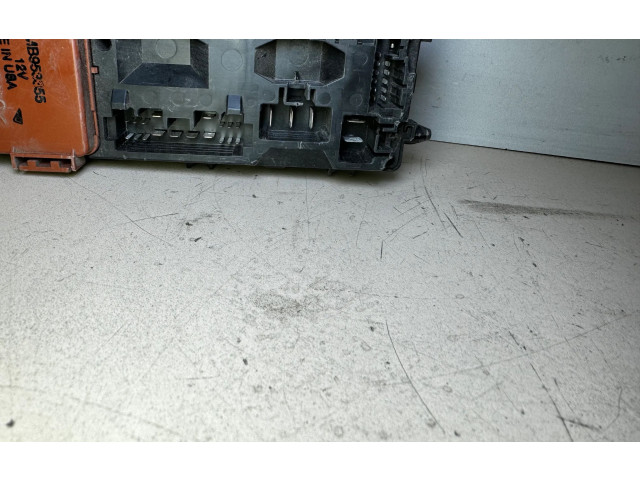 Блок предохранителей MB953355, 0G040104   Mitsubishi Carisma    