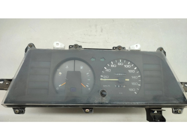 Přístrojová deska Toyota Corolla E80 1986 830101A431