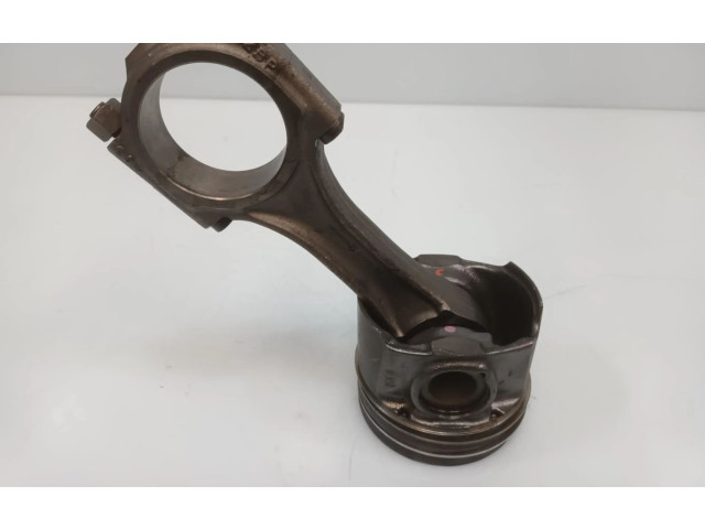 Поршень с шатуном 9812818680 Ford Kuga I