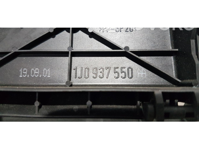 Блок предохранителей 1J0937550   Audi A3 S3 8L    