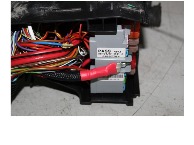 Блок предохранителей    Jeep Renegade    