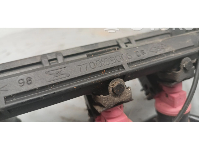 Топливная рампа 7700109066, 0280150995   Renault Clio I  