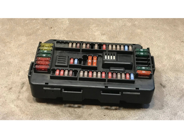 Блок предохранителей 922487903   BMW 1 F20 F21    