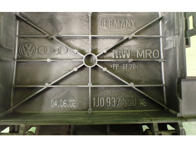 Блок предохранителей 1J0937550AG Skoda Octavia Mk1 (1U)