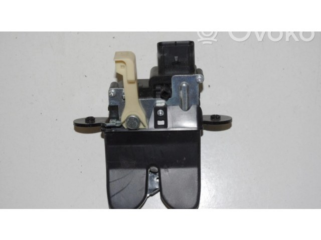 Замок задней крышки