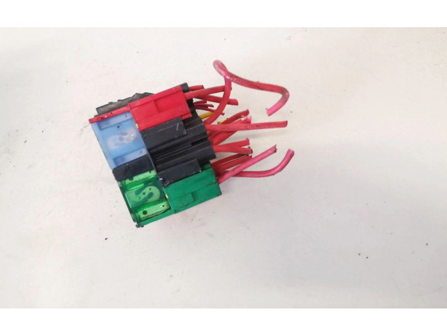 Блок предохранителей     Renault Clio II    