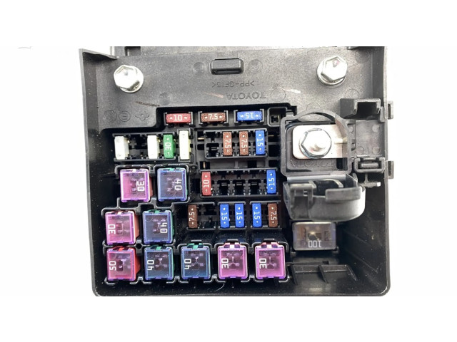   Pojistková skříňka    Toyota Harrier II XU30 2007