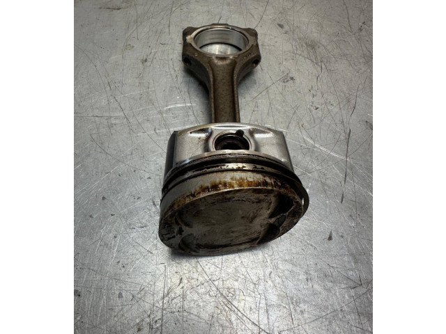 Поршень с шатуном AAA 021e Volkswagen Golf III