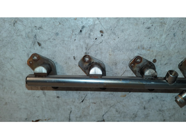 Vstřikovací lišta A27407800 Mercedes-Benz C W205 pro benzínový motor 1.6