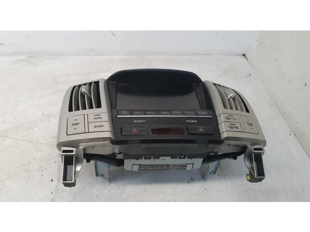 Радио/ проигрыватель CD/DVD / навигация