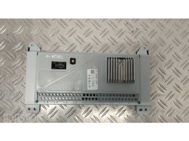 Přístrojová deska Tesla Model X 2017 100478800F