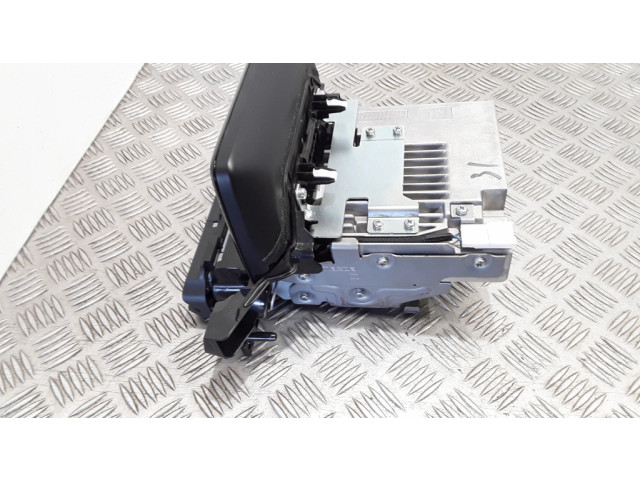 Радио/ проигрыватель CD/DVD / навигация