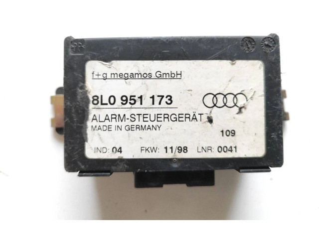 Pojistková skříňka Блок управления сигнализации 8L0951173 Audi A8 S8 D2 4D 1999