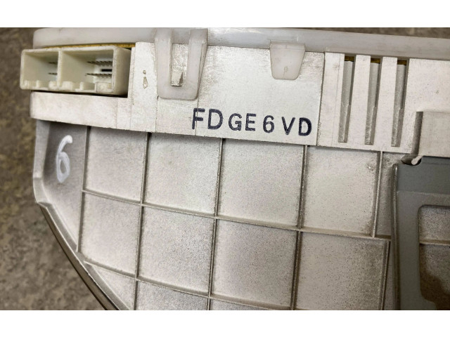 Панель приборов FDGE6VD Mazda 626