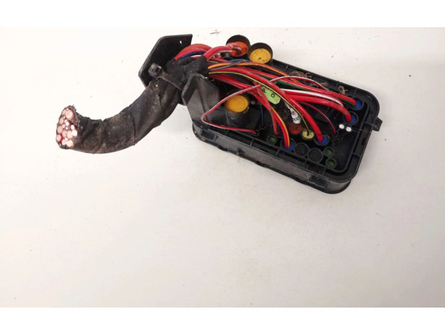 Блок предохранителей  1k0937700b   Skoda Octavia Mk2 (1Z)    