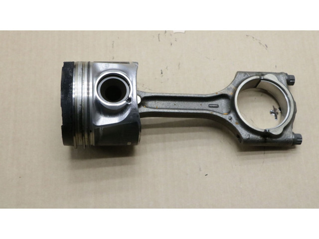  Поршень с шатуном D 5244 T12 174, 174  Volvo V70  