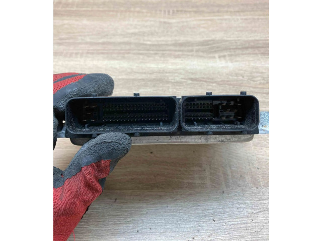 Блок управления двигателем Блок управления 045906019G, 0281010220 Audi A2