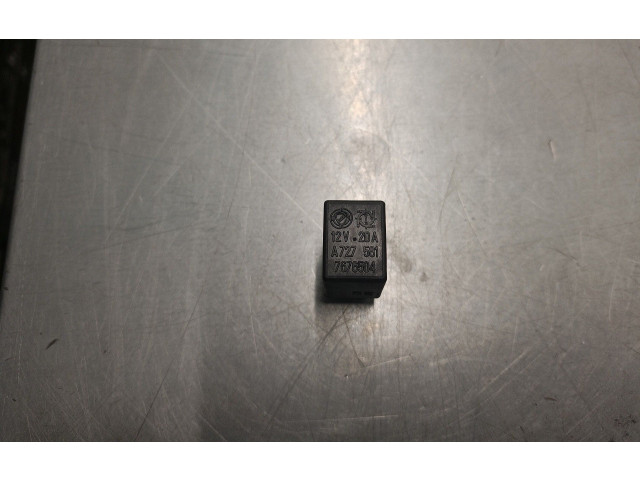 Блок предохранителей 7676504 Alfa Romeo Spider 916