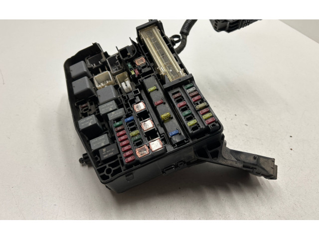 Pojistková skříňka 8211105V40, V40E140402082916 Toyota Avensis T270 2014