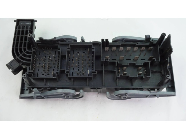 Блок предохранителей  P68143318AE, 68143318AE   Fiat Freemont    