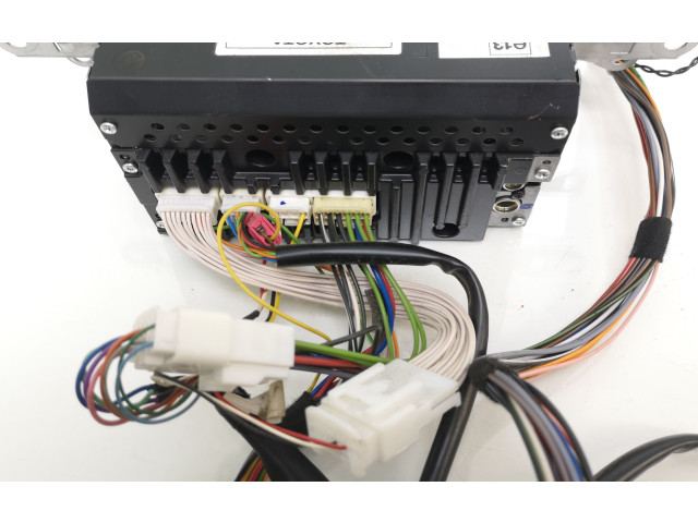 Радио/ проигрыватель CD/DVD / навигация