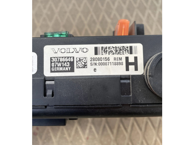 Блок предохранителей 30786646, 07W143   Volvo V70    