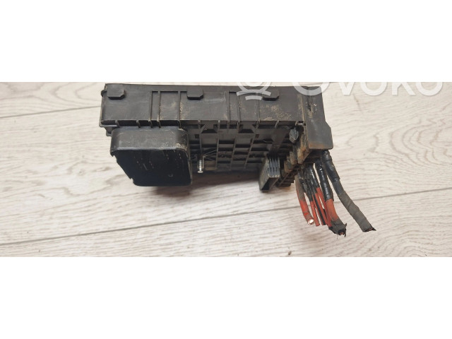 Блок предохранителей 1k0937118   Skoda Yeti (5L)    