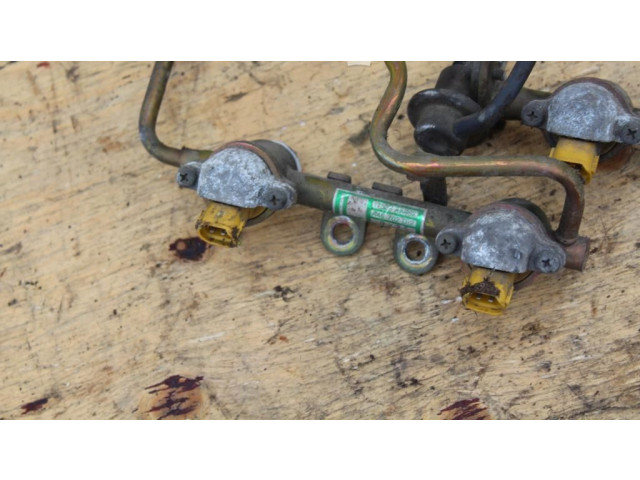 Топливная рампа 17522AA572 Subaru Forester SF