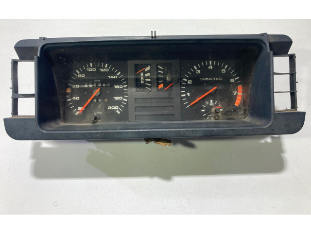 Přístrojová deska Audi 80 90 B2 1985 81117185