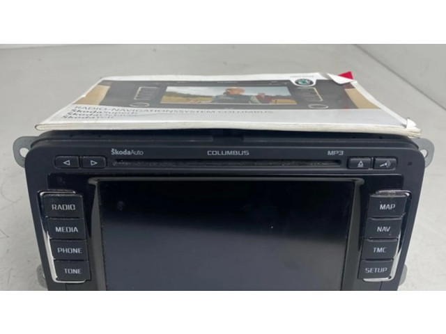 Радио/ проигрыватель CD/DVD / навигация