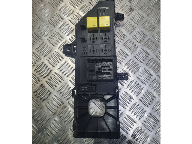 Блок предохранителей  460023260   Opel Vectra C    