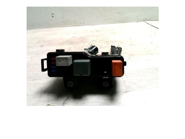 Блок предохранителей  8274120060, 8274120060   Toyota Corolla Verso AR10    