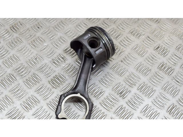 Píst A6110300320, A6110300717 Mercedes-Benz C W203 pro naftový motor 2.2 OM 611.962