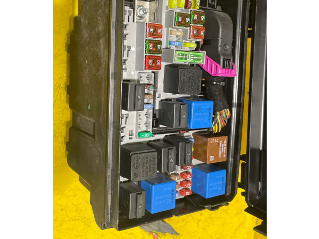 Блок предохранителей 118KM, RZ3R7P2 Opel Meriva B