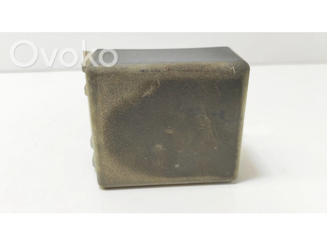 Крышка блока предохранителей 4604610 Chrysler Stratus