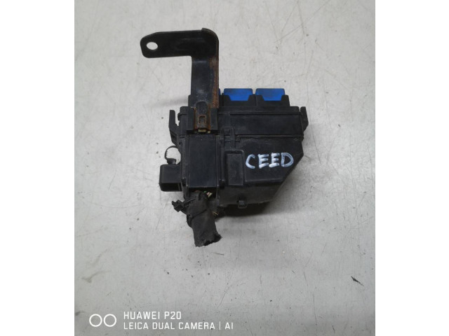 Блок предохранителей 1879001034 KIA Ceed