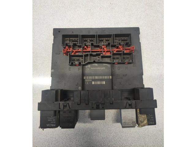 Блок предохранителей 1K0937049AG, 07347027   Volkswagen Caddy    