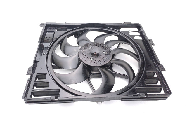 Вентилятор радиатора     7649150, 8626114    BMW i8 