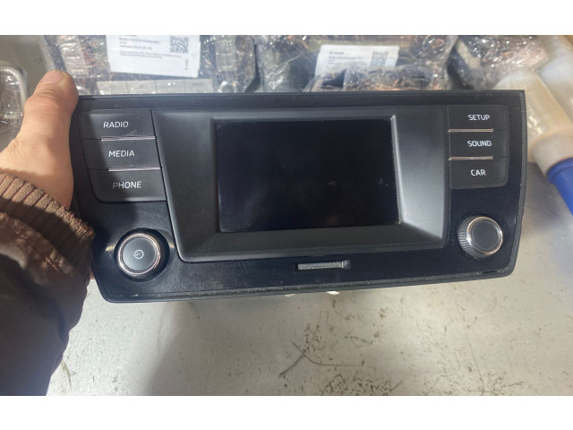 Радио/ проигрыватель CD/DVD / навигация 6V0035871D, 7N2X0136    Skoda Fabia Mk3 (NJ)