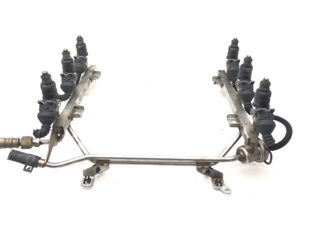 Топливная рампа 078133681AJ   Audi A6 S6 C5 4B  